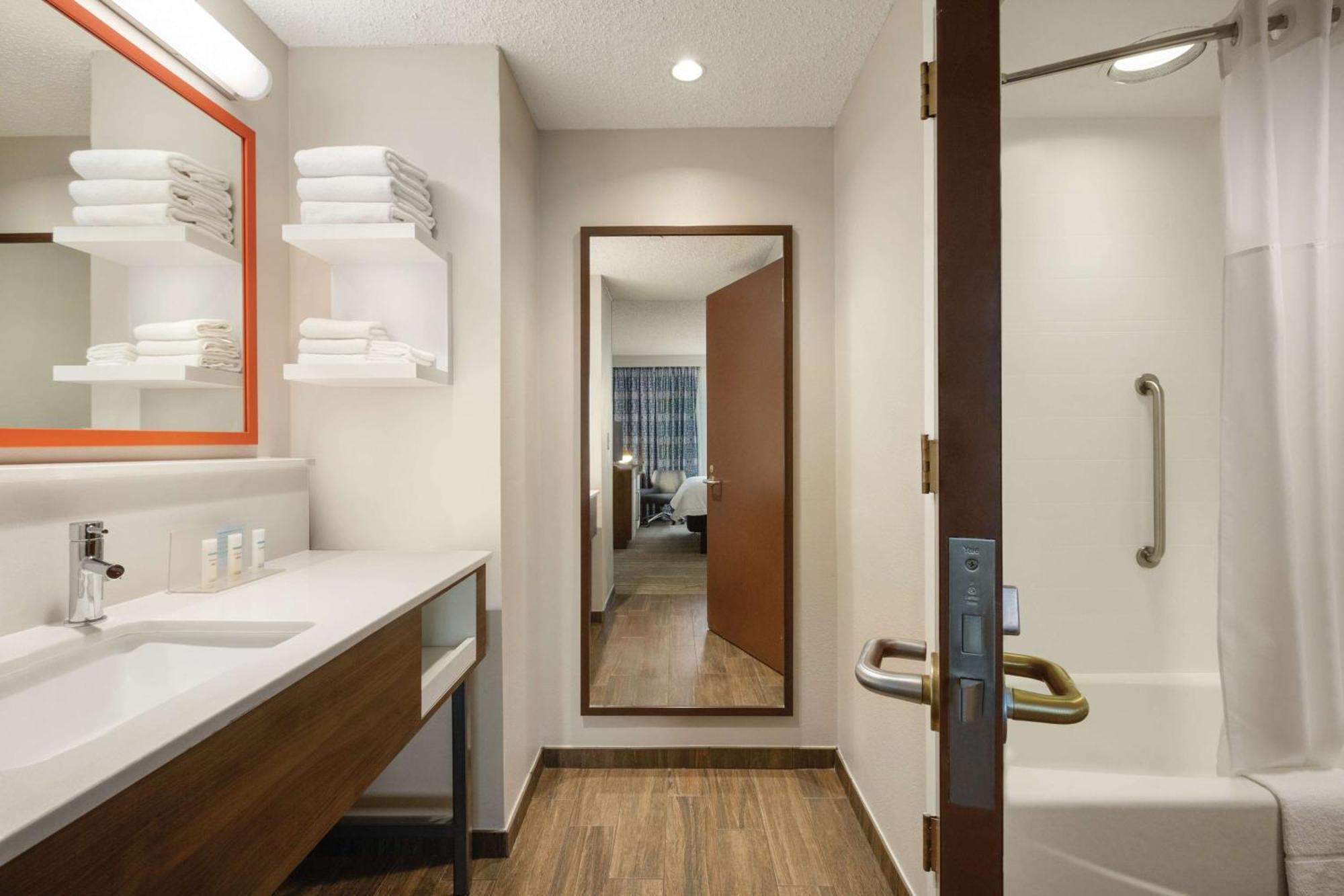 Hampton Inn & Suites Dallas-Mesquite Exterior photo