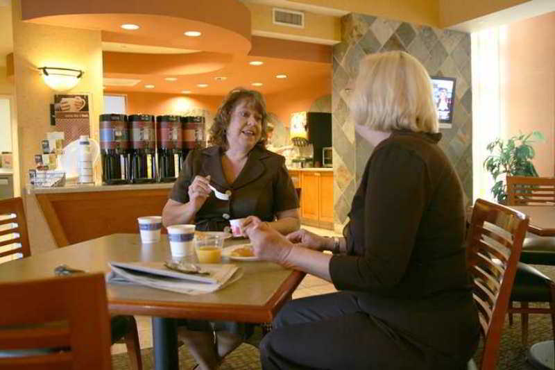 Hampton Inn & Suites Dallas-Mesquite Restaurant photo